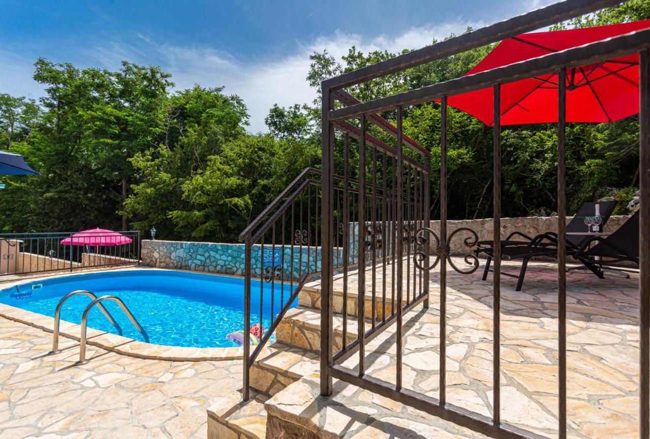 Apartment With A Private Swimming Pool, Garden & Bbq Gostinjac 外观 照片