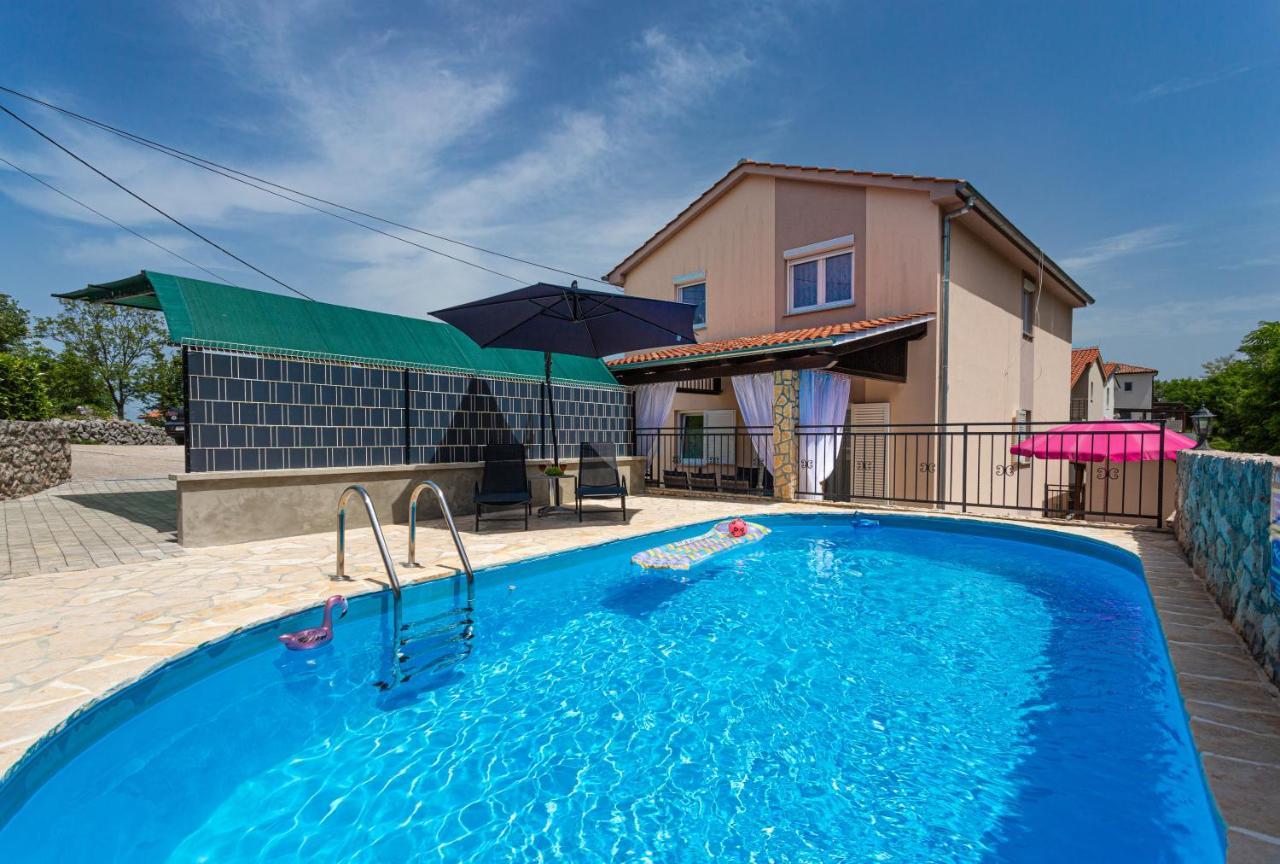 Apartment With A Private Swimming Pool, Garden & Bbq Gostinjac 外观 照片