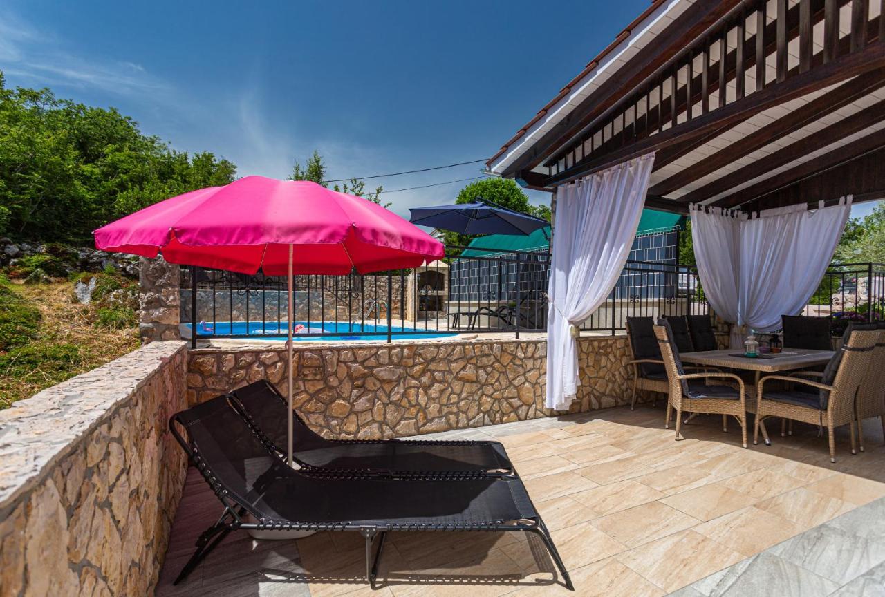Apartment With A Private Swimming Pool, Garden & Bbq Gostinjac 外观 照片