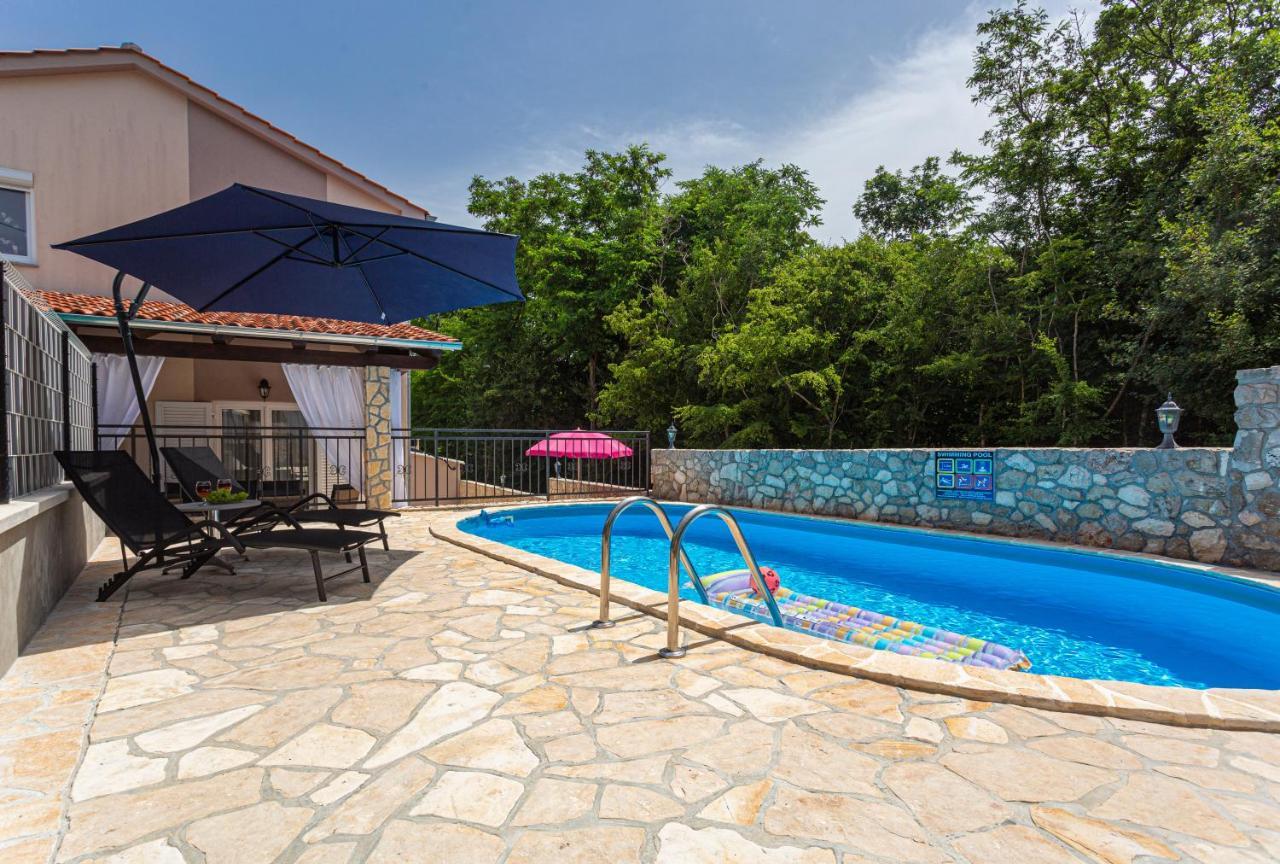 Apartment With A Private Swimming Pool, Garden & Bbq Gostinjac 外观 照片