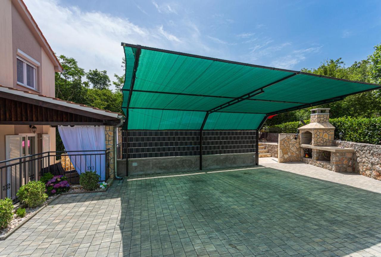 Apartment With A Private Swimming Pool, Garden & Bbq Gostinjac 外观 照片